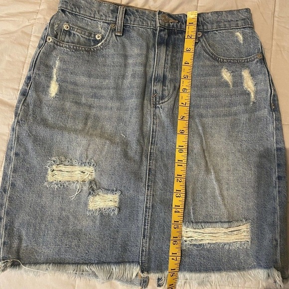 GAP Skirt Women Size 27 Blue Denim Jean Distressed 5 Pocket Mini Straight 2363… - Picture 4 of 8